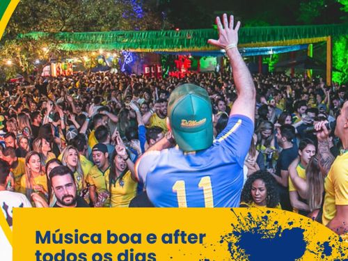 Foto do cantor de costas com o publico atrás sinalizando o after com musica 