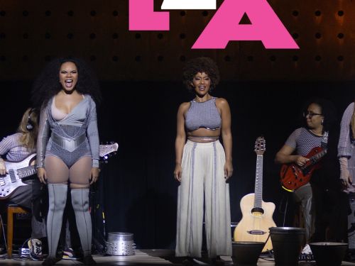 Foto de capa de divulgação para o musical "Elza" contendo foto das integrantes, data e local do evento