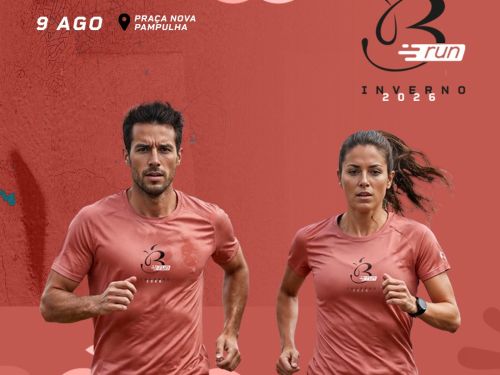 Pôster vertical de divulgação da corrida "B Run Inverno 2026", que acontecerá no dia 9 de agosto na Praça Nova Pampulha. A imagem tem um fundo em tons de rosa-antigo e terracota com formas abstratas. No centro, um homem e uma mulher de peles claras e cabelos escuros correm focados em direção ao observador; ambos vestem a camiseta oficial do evento na cor rosa-antigo, que traz o logotipo de uma letra "B" estilizada como uma maçã. Na base do pôster, uma barra preta destaca o site de inscrição tbhesportes.com.
