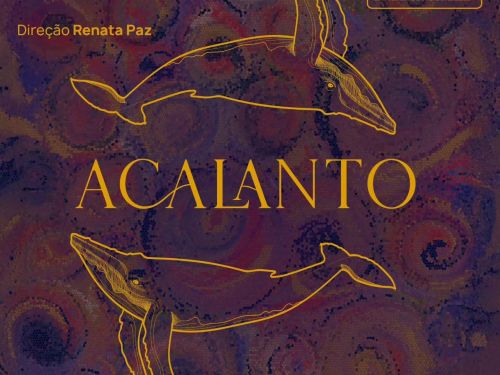 Foto de capa de divulgação do espetáculo "Acalanto", com fundo marrom escuro, o nome da peça centralizada de amarelo e o desenho de duas baleias 
