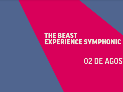 Imagem com design geométrico contendo uma grande faixa diagonal rosa central com o texto em letras brancas: "THE BEAST EXPERIENCE SYMPHONIC" e a data "02 DE AGOSTO". O lado esquerdo é cinza-azulada e a ponta direita traz a ilustração de galhos secos e raios em um céu de tempestade.