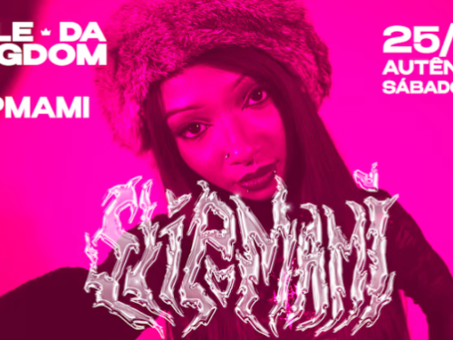 Cartaz em tom rosa choque com a foto central de uma mulher negra usando chapéu de pelo. À frente, o nome "SLIPMAMI" em letras metálicas prateadas. No topo esquerdo lê-se "BAILE DA KINGDOM feat. SLIPMAMI" e no topo direito as informações: "25/07 AUTÊNTICA SÁBADO 22H".