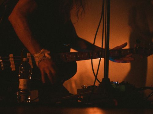 uma guitarra 