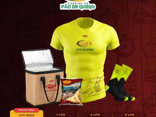 Cartaz do kit da "Corrida do Pão de Queijo" sobre fundo vermelho texturizado com desenhos de cronômetros e tênis de corrida. No centro, destaca-se uma camiseta esportiva amarelo-limão com a logo do evento. Ao lado esquerdo, uma bolsa térmica bege e marrom com um pacote de pão de queijo Xodó de Minas à frente; ao lado direito, um par de meias esportivas nas cores amarelo e preto. O topo indica a data "16 AGO" e o endereço em Contagem. A base detalha os valores dos lotes de inscrição (de R$ 85,00 a R$ 120,00)