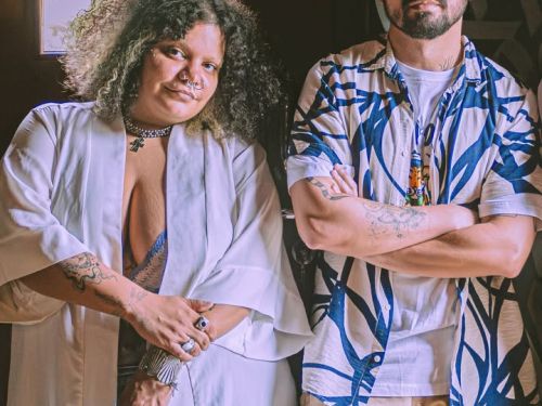 Foto do cantor Bemti, com participação especial da cantora Clavedelua