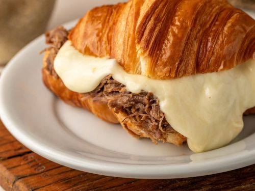 Foto de um croissant rechado 