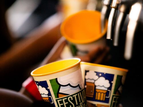 Foto do copo oficial da festa 