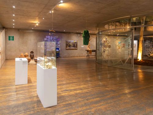 Mostra: “A volta ao dia em 80 mundos”