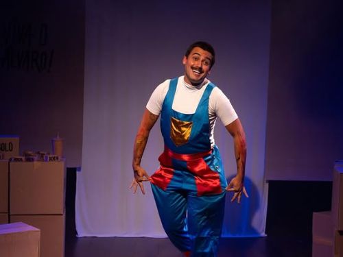 Foto do ator em cena 