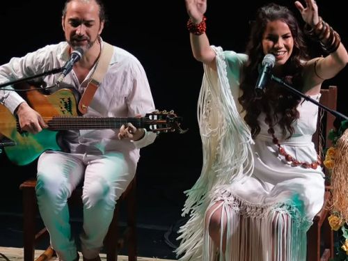 Foto do grupo Duo Rosa Amarela no Palco
