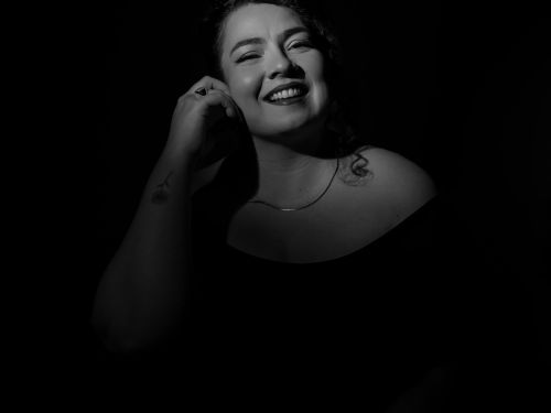 Foto da cantora Valquiria Gomes 