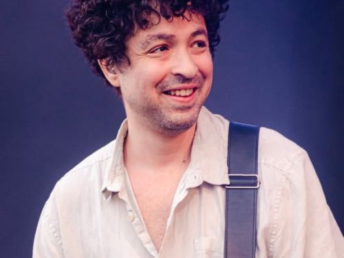 Show: Cícero "15 anos de Canções de Apartamento"