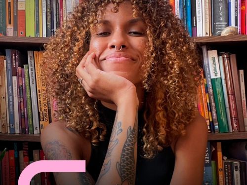 Foto de capa para o clube do livro no ccbb contendo a mediadora da sessão Lorena Barbosa na capa e o titulo da obra do livro 