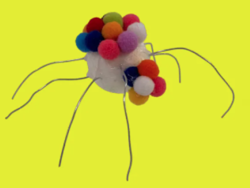 Foto de uma aranha feita de arame na oficina 