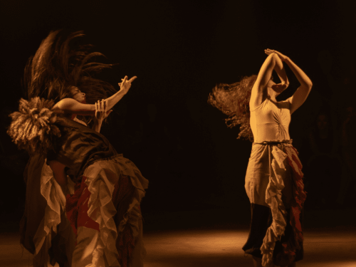 Foto dos bailarinos no palco