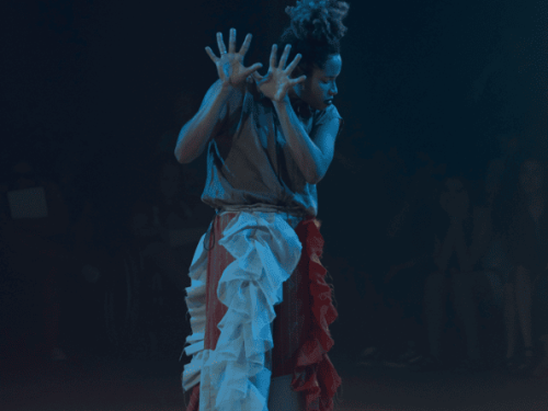 Foto dos bailarinos no palco