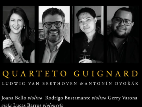 Foto de capa de divulgação para o concerto do Quarteto Guignard no dia 30 de Outubro, na Fundação de Educação Artistica. No arquivo, foto centralizada dos integrantes, local, data e titulo da apresentação em destaque amarelo 