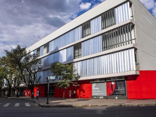 Foto da fachada do predio Casa Fiat de Cultura 