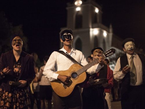 Espetáculo: Naquele Bairro Encantado: Ensaio para uma serenata