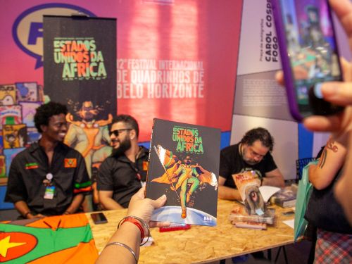 Imagem da sessão de autografos e lançamentos de Livros