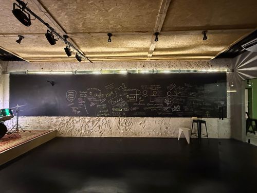 Foto da parte interna do Espaçoi Cultural Poleiro 