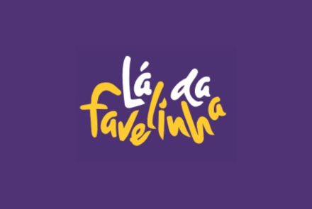 Logo roxa Centro Cultural la da Favelinha