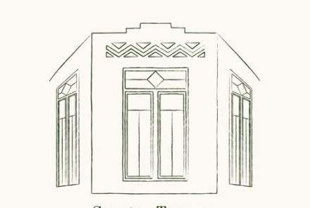 Foto da logo marca contendo o nome do estabelecimento em preto, a faichada desenhada em linhas e o fundo creme 
