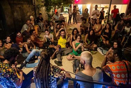 Atividade em roda no Centro Cultural Vila Fátima