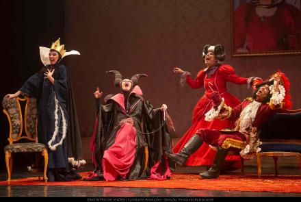  Peça infantil: “Encontro de vilões”