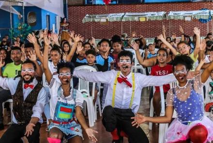 Os Poetas In’versos - Imersão Literária: Sarau e apresentação de espetáculo