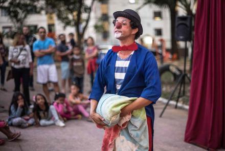 Espetáculo "O Circo do Palhaço Limão" pelo projeto “Palhaço Limão em Flores e Canteiros”
