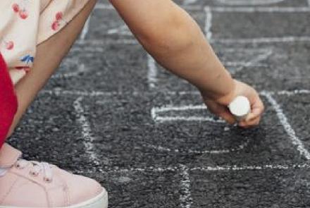 Ateliê Aberto - Oficina : Brincadeiras de Quintal – circuito de jogos 