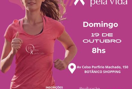 Flyer de corrida com mulher loira, de camisa rosa e calça preta correndo. Fundo rosa com texto em branco: Corrida Outubro Rosa - B. Run pela Vida - domingo 19 de outubro - 8 horas - Av. Celso Porfírio Machado, 150 - Realização: Botânico Shopping - LAUF - Mater Dei Rede de Saúde - Apoio: Revista Belvedere - QR Code com informações sobre inscrições