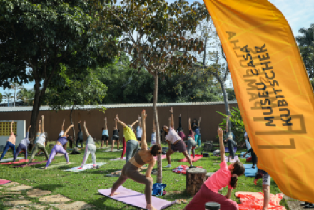 Aula de Yoga - Hatha Flow, com Estúdio C Jardin Bem Estar - Bem-Estar nos Museus da Pampulha 