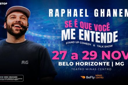 Flyer de divulgação com imagem do artista Raphael Ghanem no fundo azul, com informações dos dias e título da apresentação: “Se É Que Você Me Entende!”