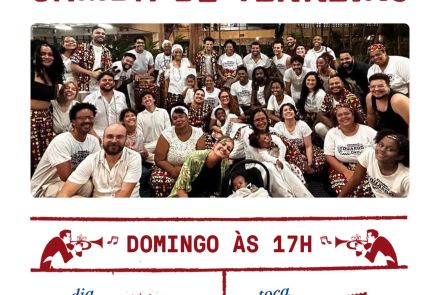 Flyer de divulgação com imagem do grupo samba de terreiro, texto com letras vermelhas informando o local, horário e a data 