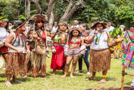 Imagem real de pessoas índigenas 