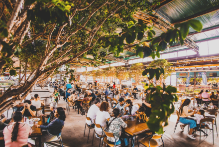 Feira de Natal no Mercado de Origem com Roda de Samba