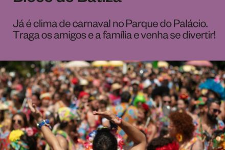 Arte de divulgação em fundo lilás anuncia “Ensaio aberto – Bloco do Batiza”, no domingo, 11/01, das 10h às 12h30, no Parque do Palácio. Abaixo, foto de uma multidão em clima de carnaval, com pessoas fantasiadas e coloridas dançando ao ar livre.