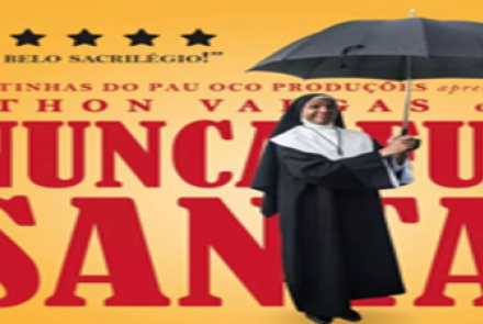 Imagem de uma freira segurando um guarda chuva 