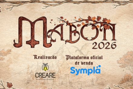 Banner digital com estética medieval e outonal para o evento Mabon 2026. O fundo assemelha-se a um pergaminho antigo, emoldurado por galhos secos e folhas de bordo avermelhadas. No centro, o nome "Mabon" está escrito em uma fonte estilizada que imita madeira.