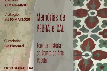 Folder de divulgação da exposição gratuita nomeada como "Memórias de Pedra e Cal: ecos da história do Centro de Arte Popular"