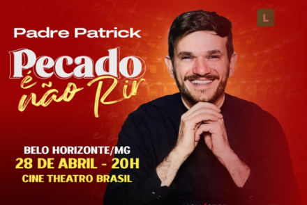 Cartaz promocional de fundo vermelho para o show de humor do Padre Patrick, intitulado "Pecado é não Rir". À direita, o padre aparece sorridente, vestindo uma camisa preta e com as mãos juntas abaixo do queixo. À esquerda, as informações do evento: Belo Horizonte/MG, dia 28 de abril às 20h, no Cine Theatro Brasil. No topo, há o selo de classificação Livre.