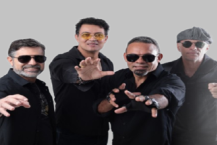 imagem dos integrantes da banda vestidos de preto 