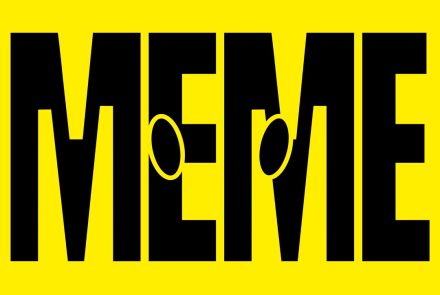 Imagem de divulgação da exposição: fundo amarelo com o termo "Meme" escrito em letra maiúscula e cor preta.