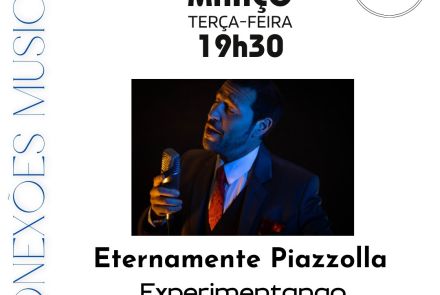 Folder de divulgação do espetáculo. Ao centro, imagem reduzida do artista cantando, ele veste terno e segura o microfone com uma das mãos. Informações sobre o evento escritas nas partes superior e inferior da imagem.