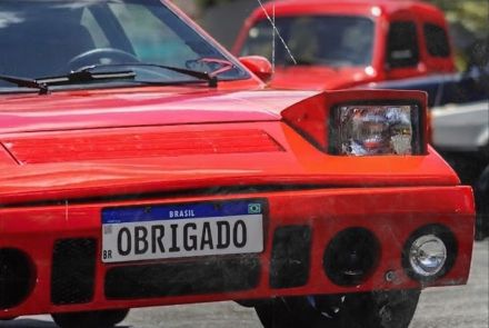 Foto de capa contendo caros antigos vermelhos e convidando para o evento de caros antigos no Porks