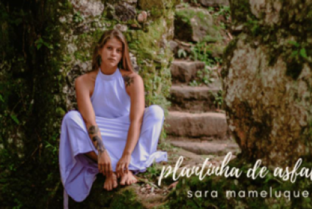 Imagem de uma mulher vestido de branco 