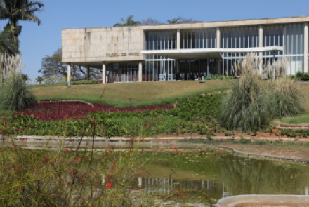 Caminhada do MAP Núcleo de Pesquisa e Informação até o MAP edifício-sede.