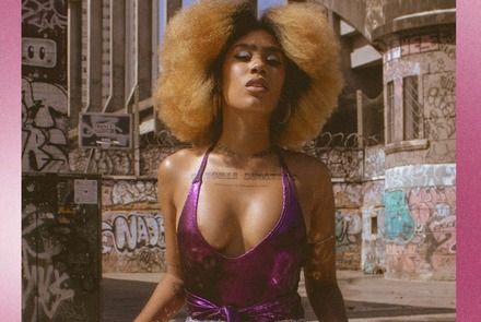 Cartaz oficial de divulgação do evento com imagem da artista cantora Augusta Barna